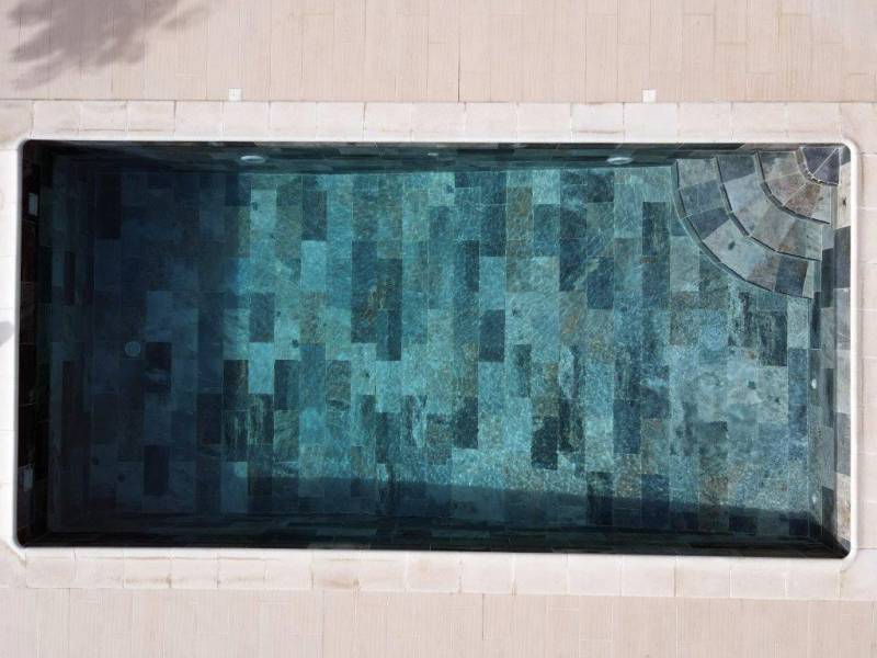 PISCINE EN CARRELAGE DE BALI DISPONIBLE A L'ACHAT A ISTRES EN 30X60 RECTIFIE