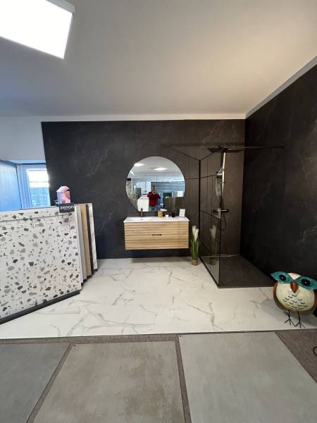 DESIGN AND DECO à MARTIGUES AVEC UN NOUVEAU BOX AMBIANCE SALLE DE BAIN ZENON 120X280 ET RECEVEUR ASSORTI