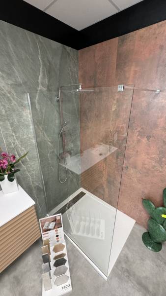 Parois de douche OTTOFOND dans votre magasin de carrelage DESIGN AND DECO ST MITRE !!!