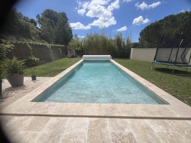 MARGELLE EN TRAVERTIN EP 5 CM A CABRIES