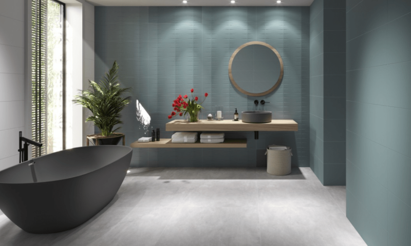 carrelage vert d'eau uni avec deco en format 30x90